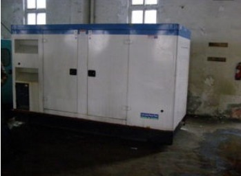 红毛镇康明斯150kw大型柴油二手发电机组 红毛镇康明斯150kw大型柴油二手发电机组